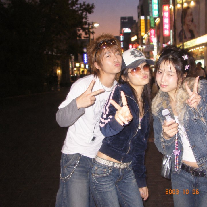 2003년 명동 거리의 2000년대 패션 3인 사진